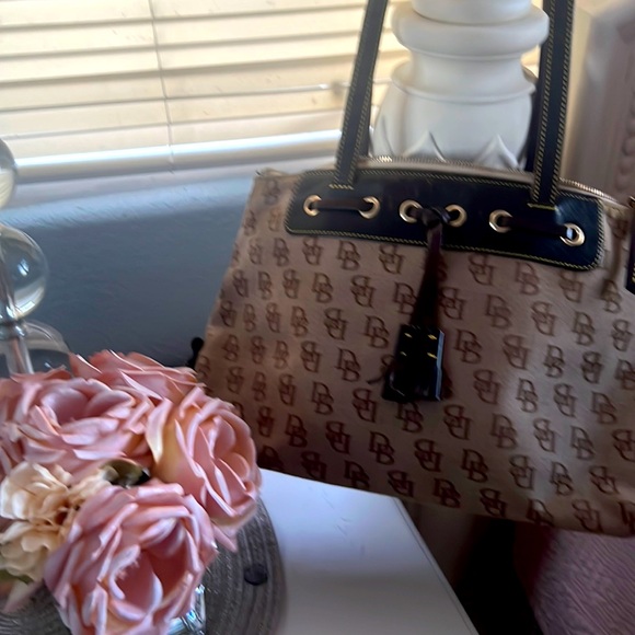 Original Vintage Dooney & Bourke handbag - Picture 1 of 3